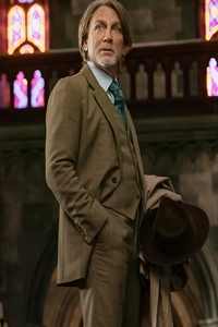 Kẻ đâm lén đánh thức người chết